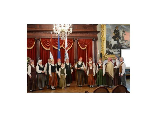 Folkloras kopa Vecsaule